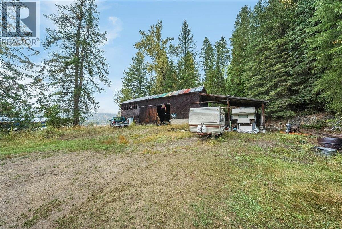 1764 Green Road, Fruitvale, BC, V0G 1L1 - 55