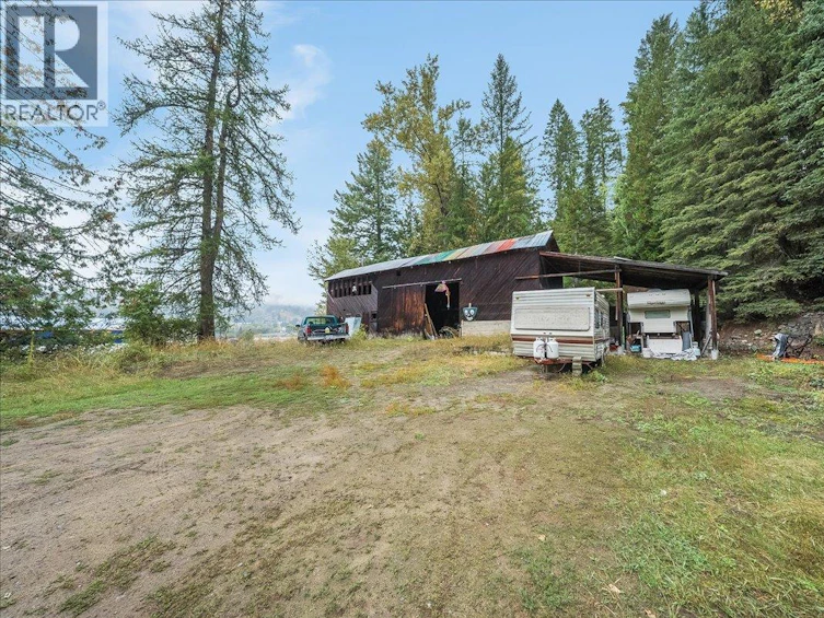 1764 Green Road, Fruitvale, BC, V0G 1L1 - 55