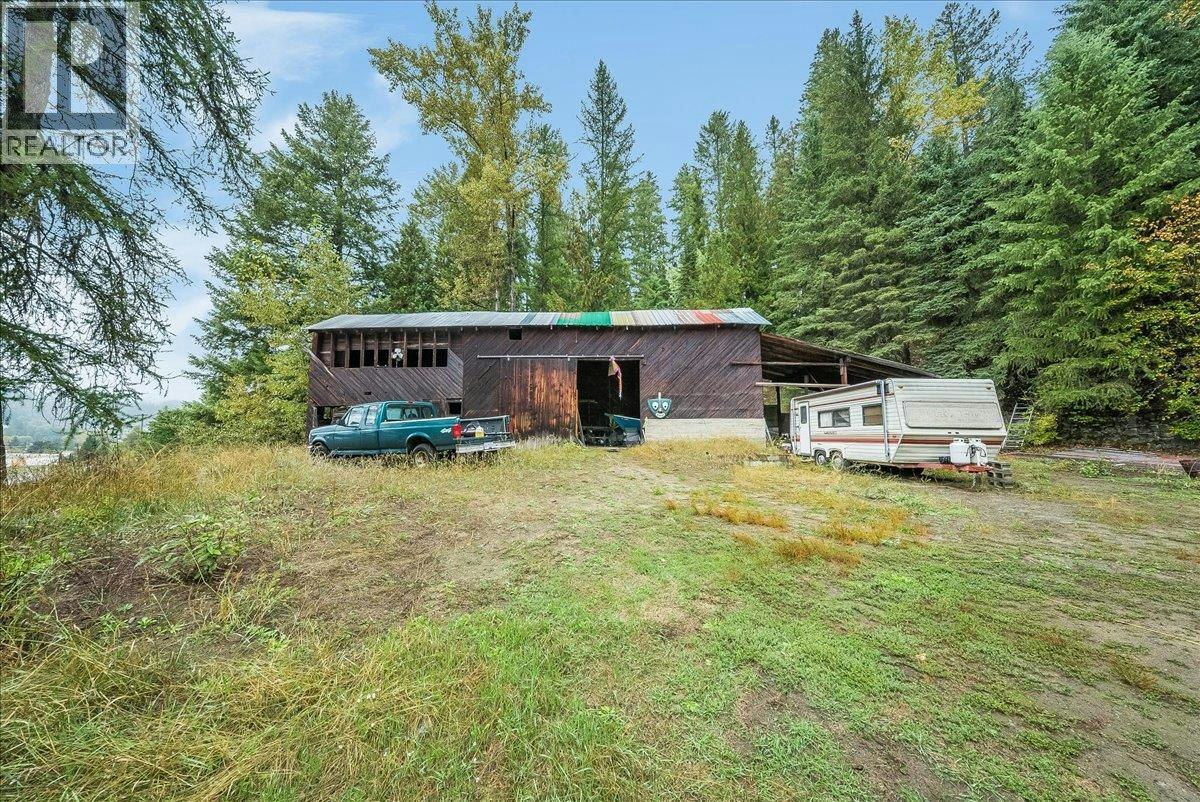 1764 Green Road, Fruitvale, BC, V0G 1L1 - 56
