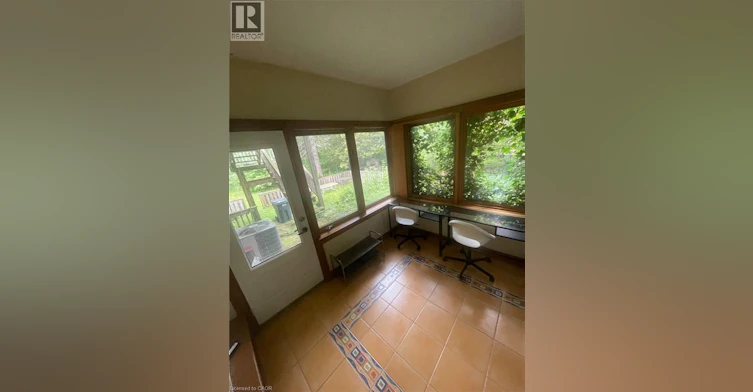 Upper-74 Mcdougall Road, Waterloo, ON, N2L 2W5 - 7