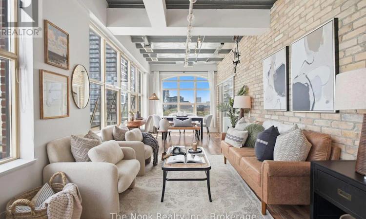 603-736 Dundas Street E