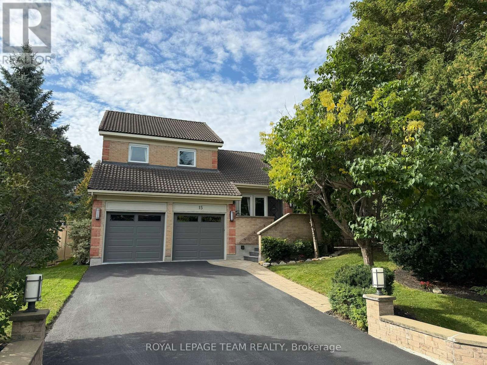 15 Kintail Court, Ottawa, ON, K2S 1G8
