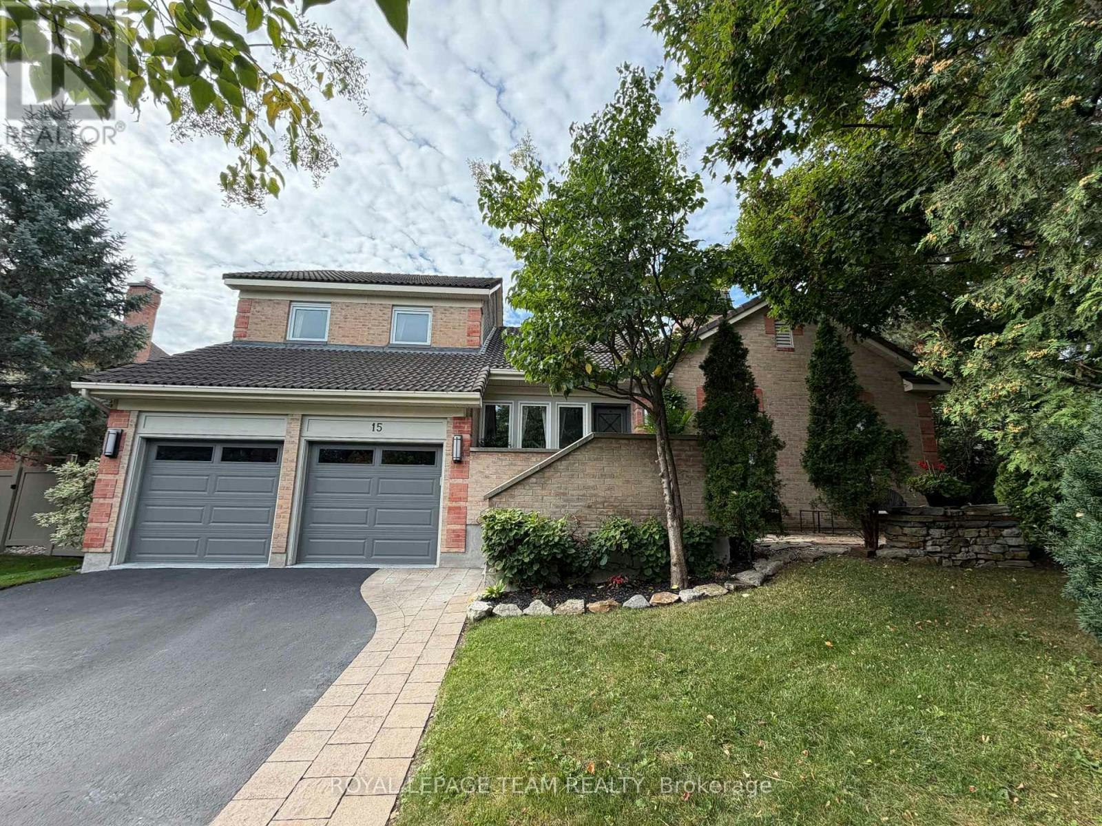 15 Kintail Court, Ottawa, ON, K2S 1G8