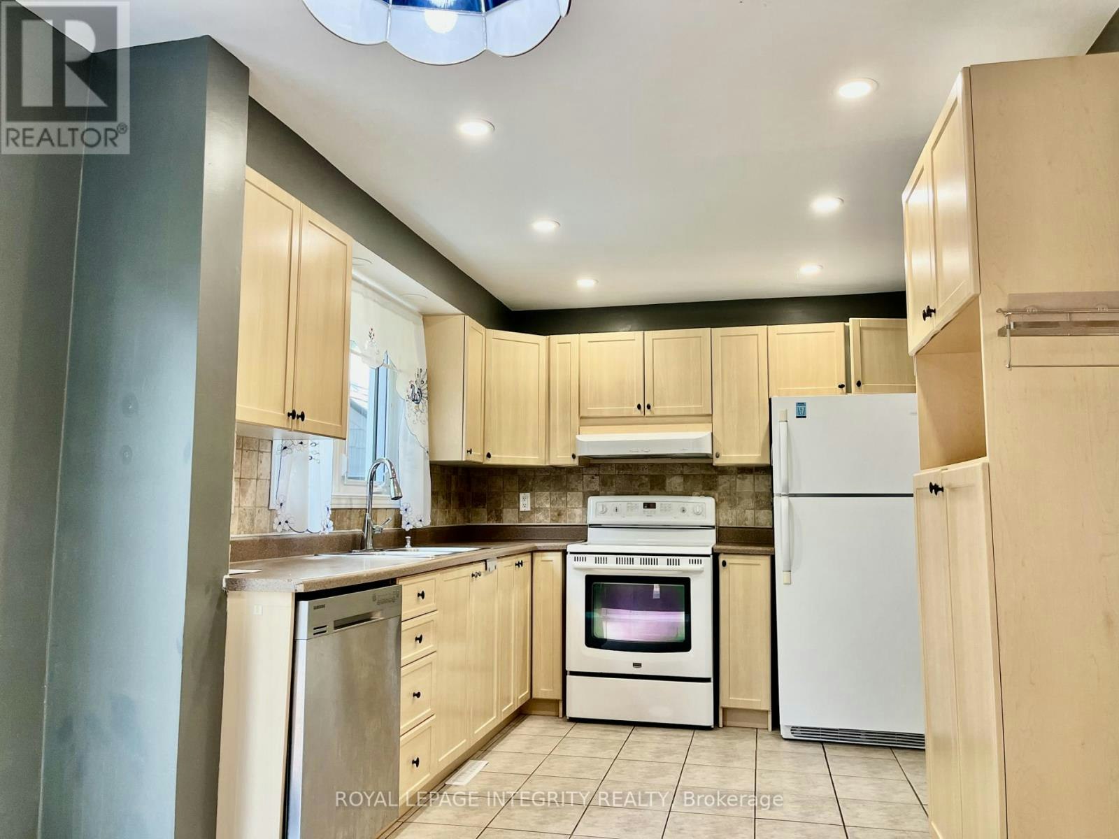 1843 Prestwick Drive, Ottawa, ON, K1E 2R7 - 3