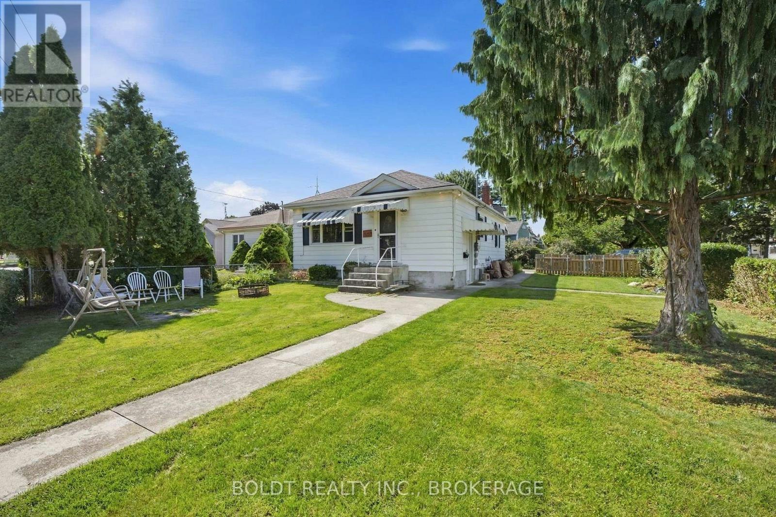 UPPER-403 Grantham Avenue, St. Catharines, ON, L2M 5B3 - 2