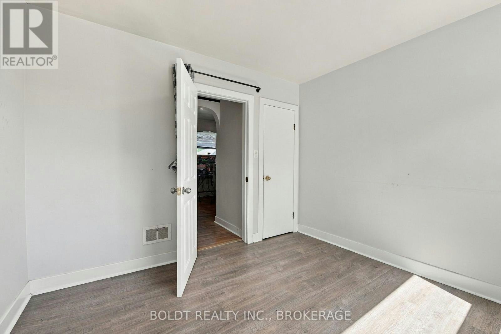 UPPER-403 Grantham Avenue, St. Catharines, ON, L2M 5B3 - 16