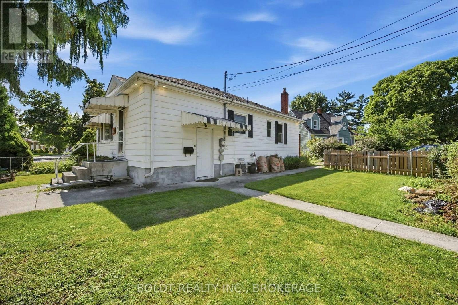 UPPER-403 Grantham Avenue, St. Catharines, ON, L2M 5B3 - 3
