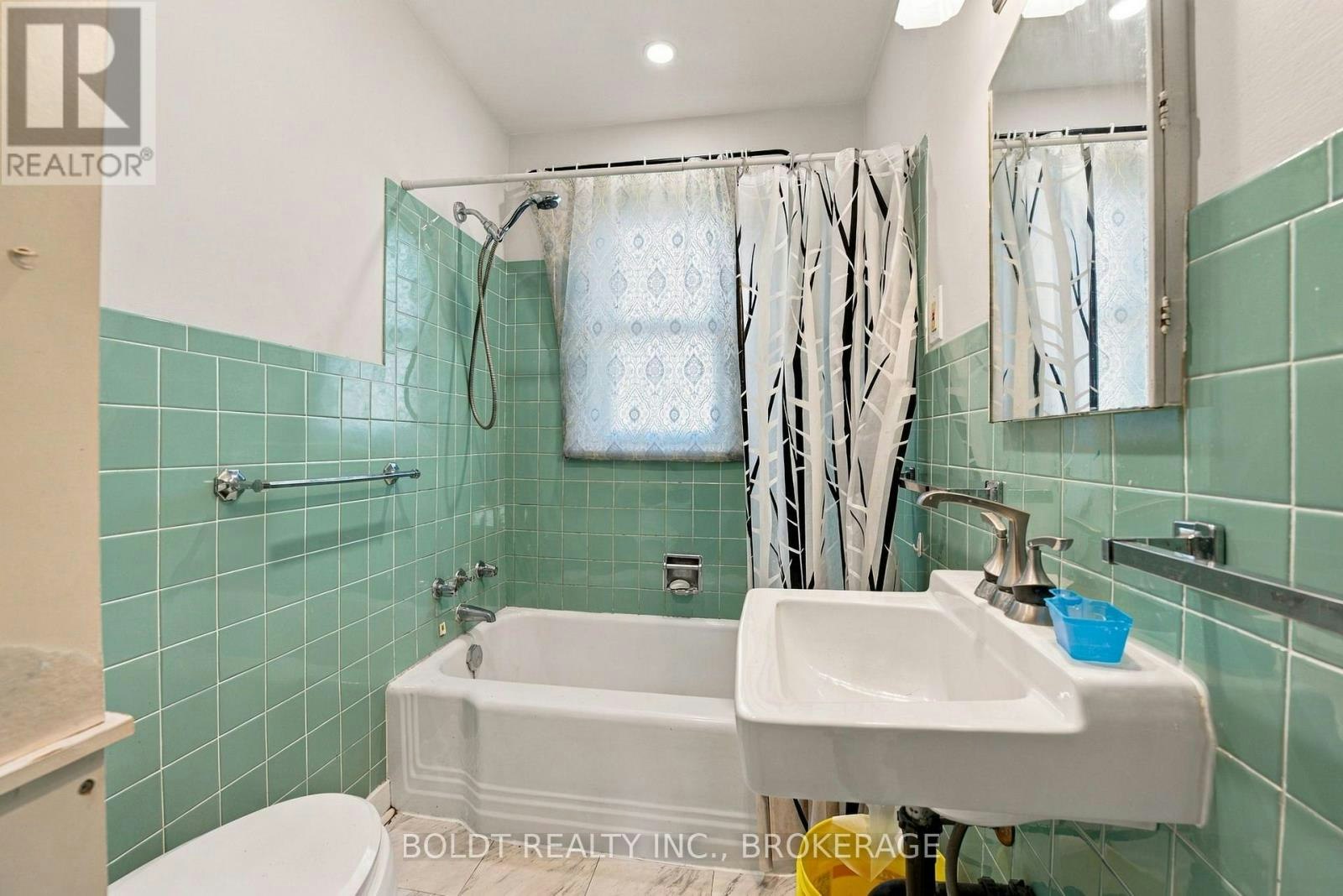 UPPER-403 Grantham Avenue, St. Catharines, ON, L2M 5B3 - 17