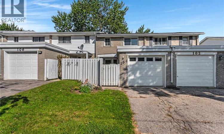104 Ralgreen Crescent
