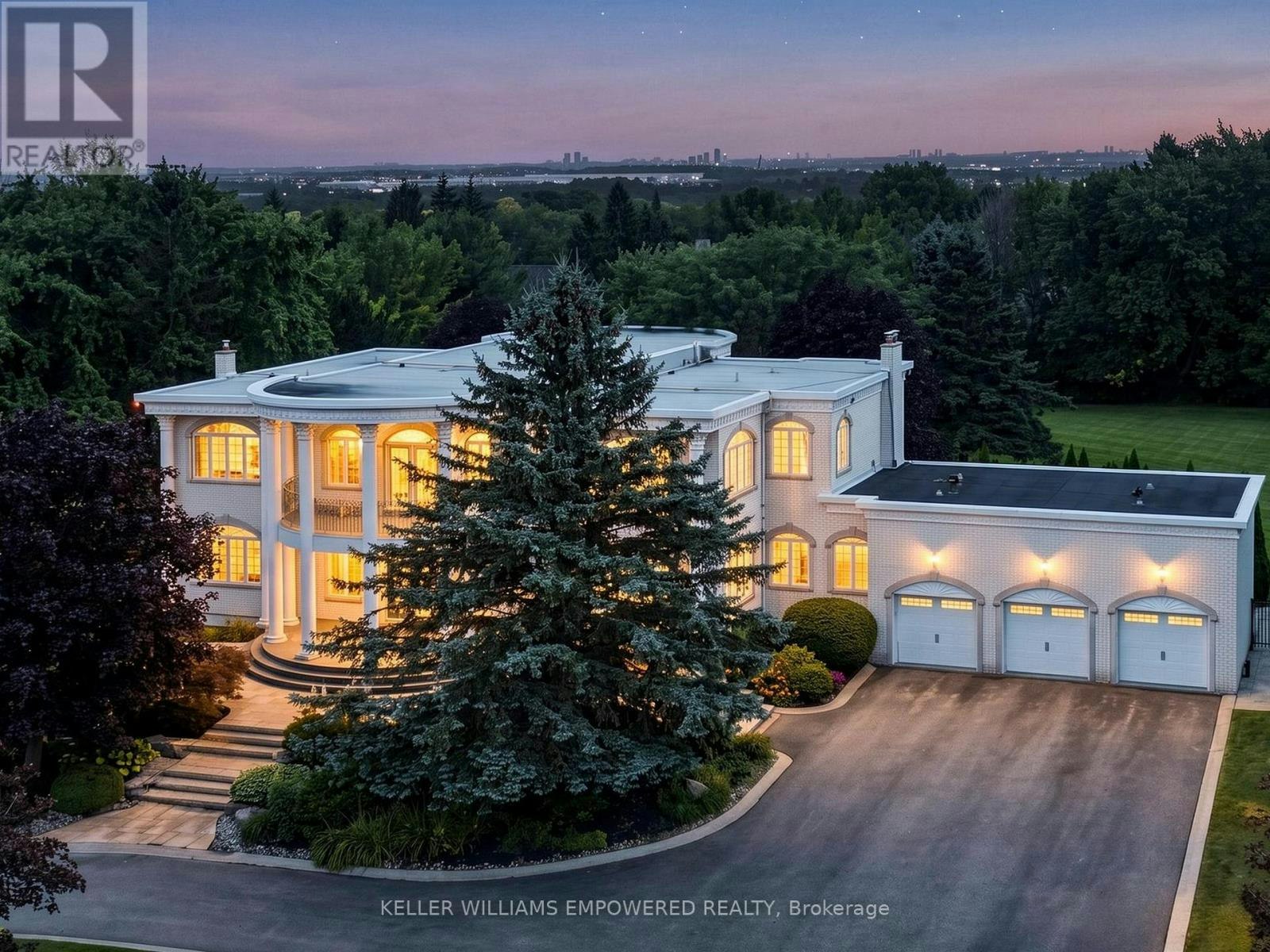 7 Deer Run Court, Richmond Hill, ON, L4E 3M1