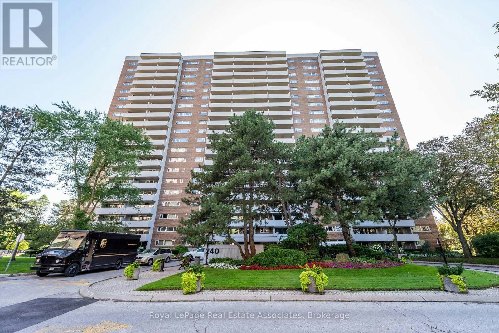 1906-240 Scarlett Road, Toronto, ON, M6N 4X4