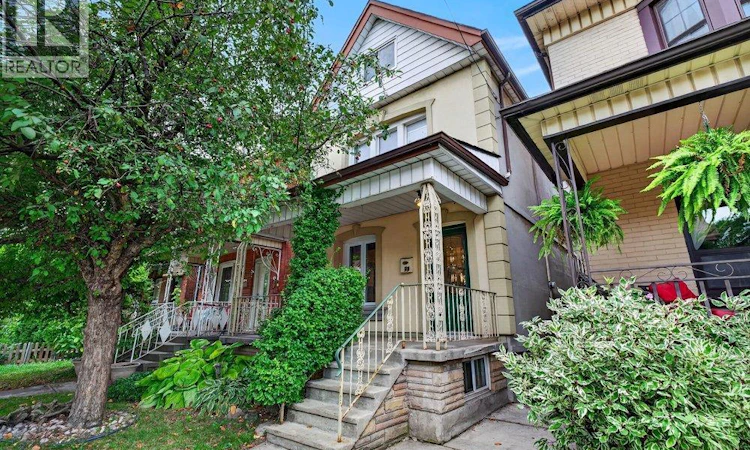 23 Garfield Avenue N