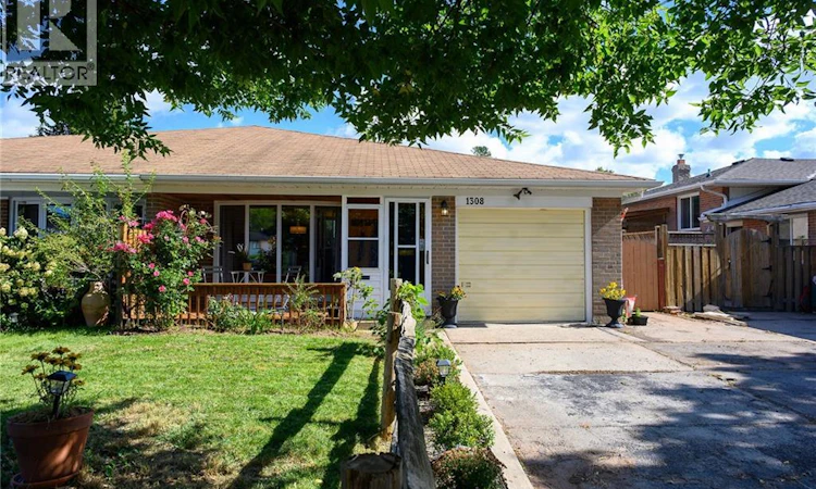 1308 Redbank Crescent