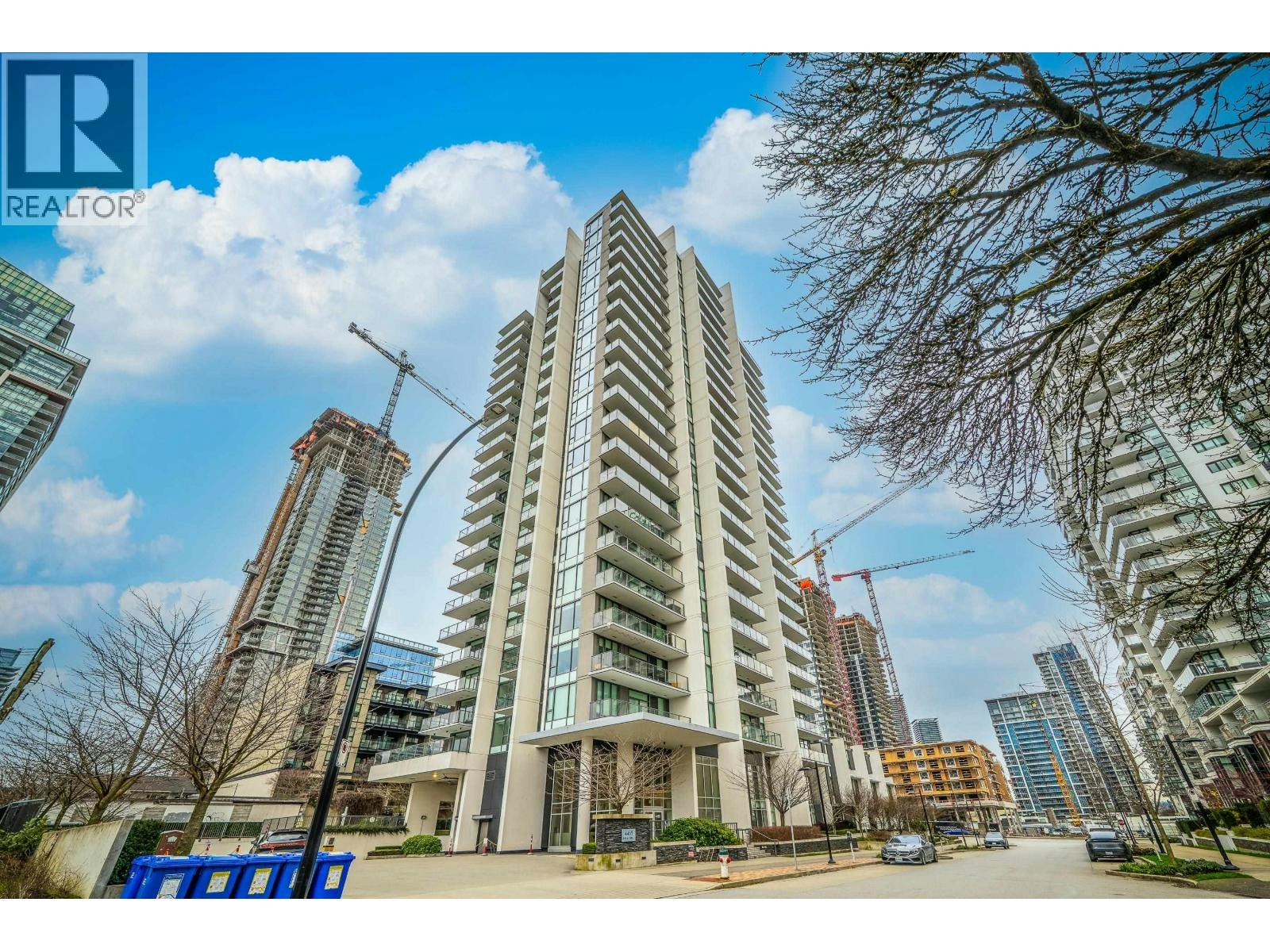 601-4465 Juneau Street, Burnaby, BC, V5C 0L8
