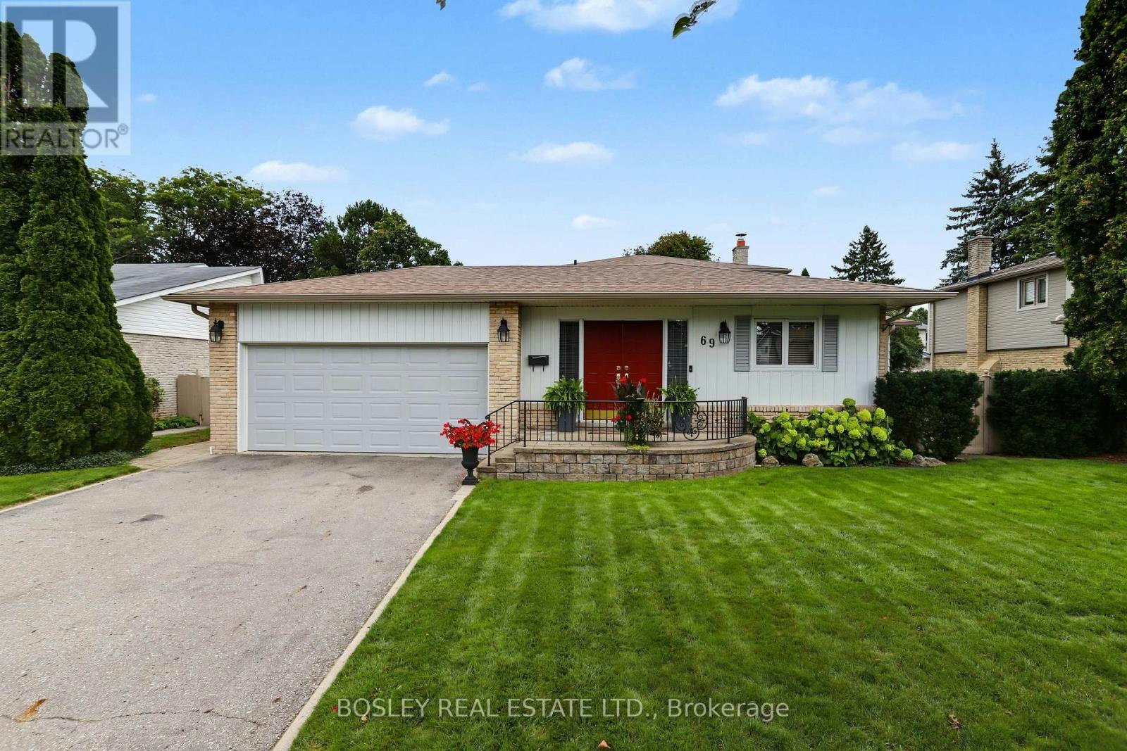 69 Fairway Drive, Aurora, ON, L4G 2H3