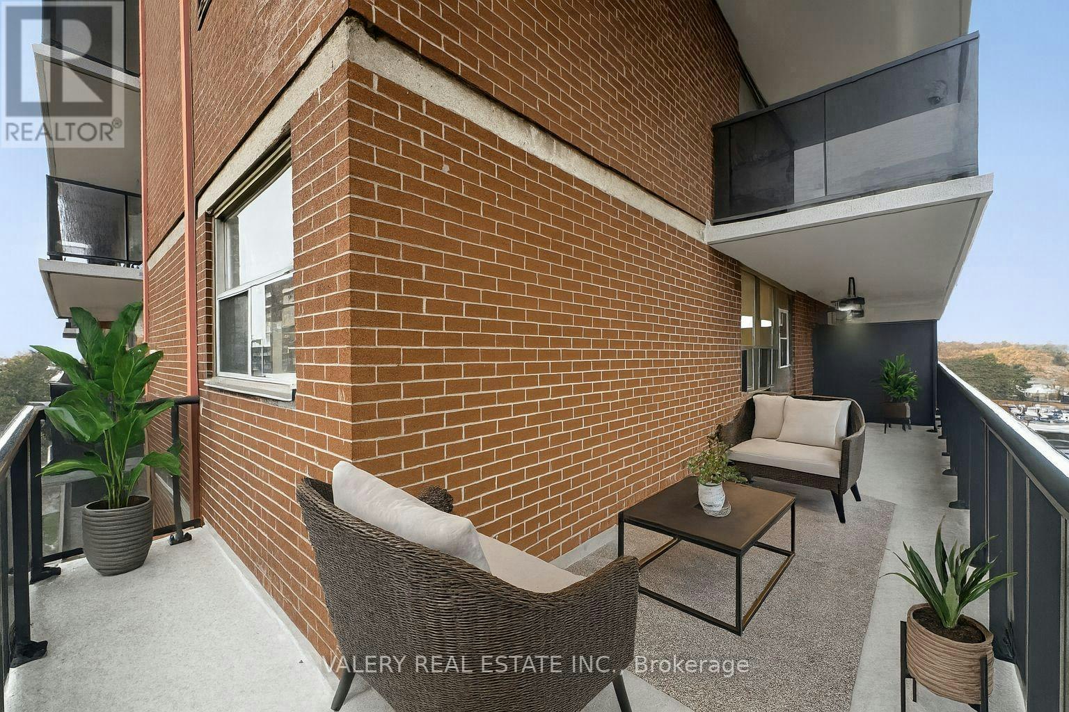 906-70 Park Street E, Mississauga, ON, L5G 1M5 - 9