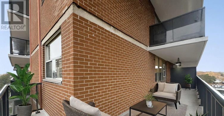 906-70 Park Street E, Mississauga, ON, L5G 1M5 - 9