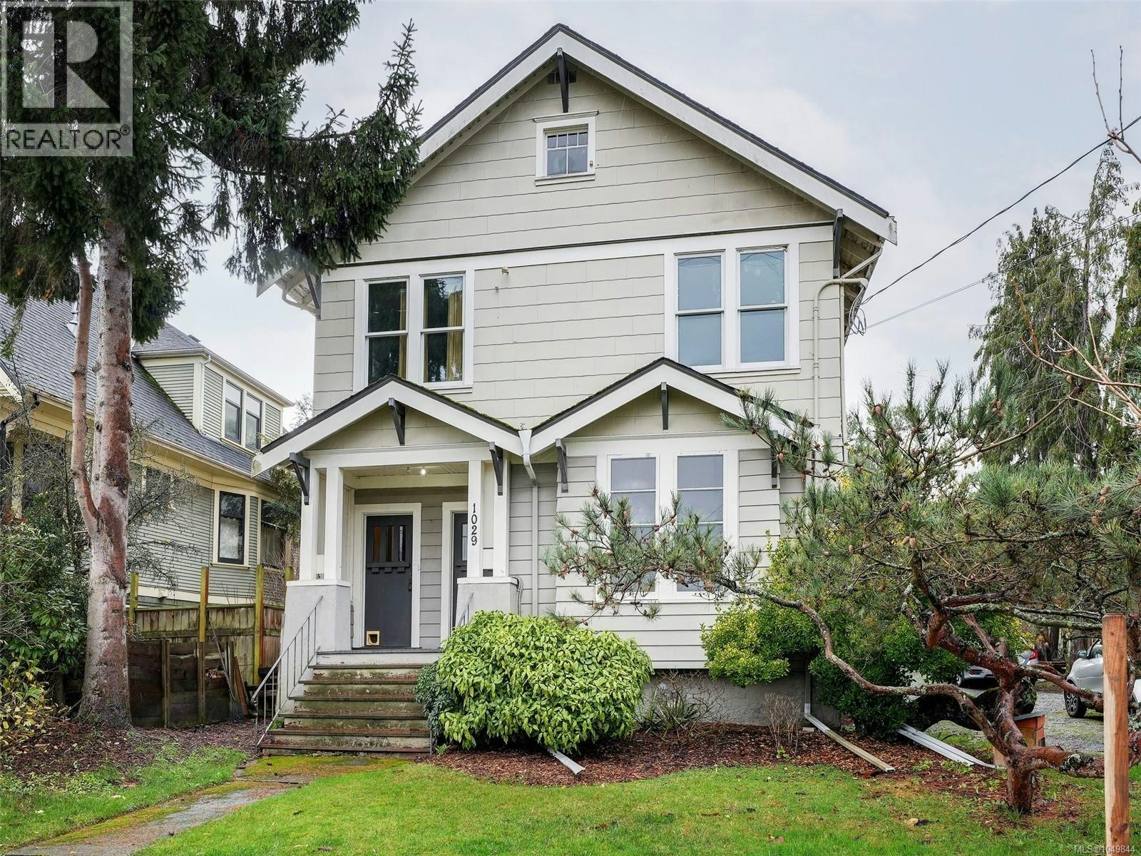 1029 Queens Avenue, Victoria, BC, V8T 1M7