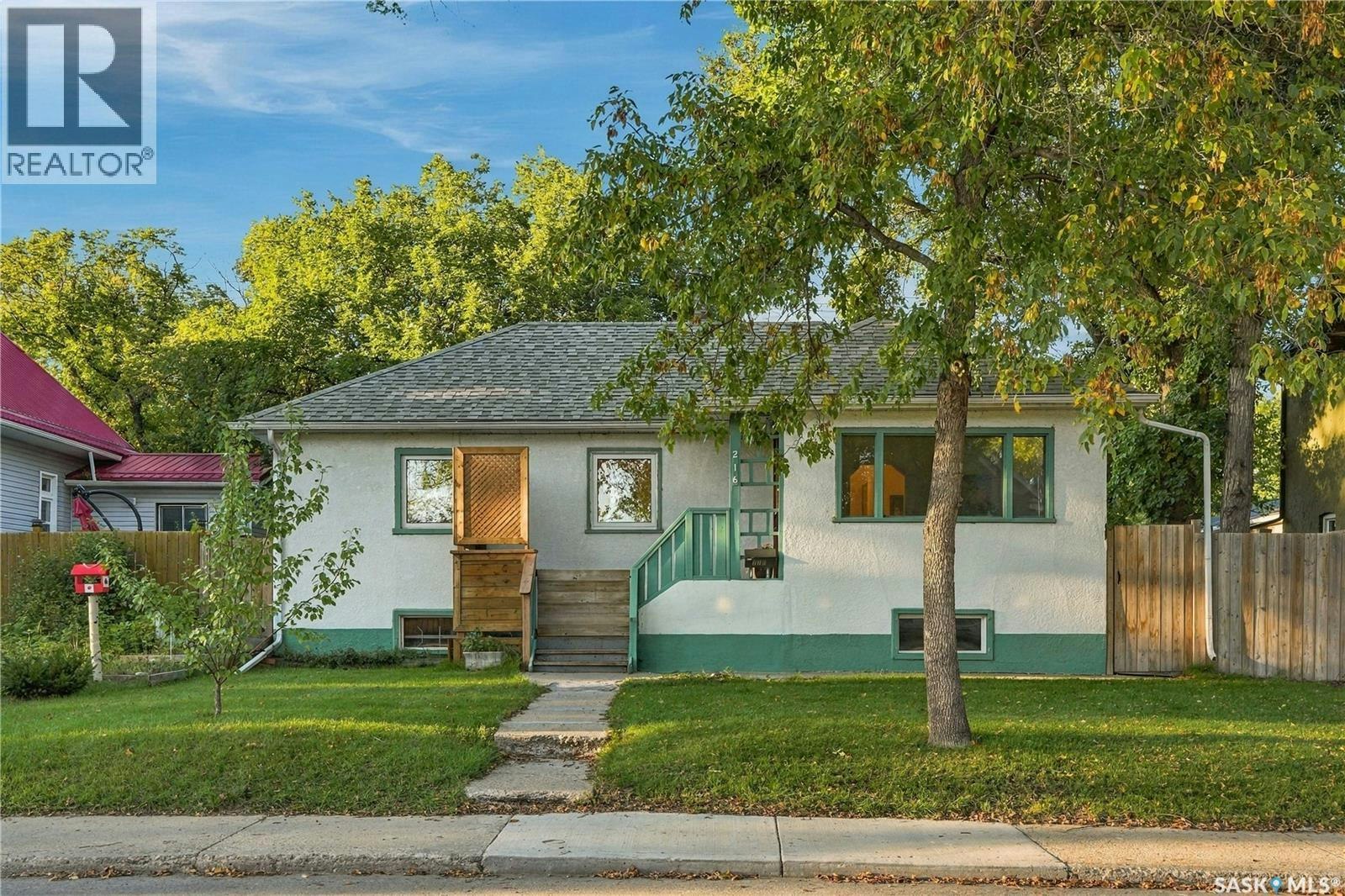 216 25th Street W, Saskatoon, SK, S7L 0C4
