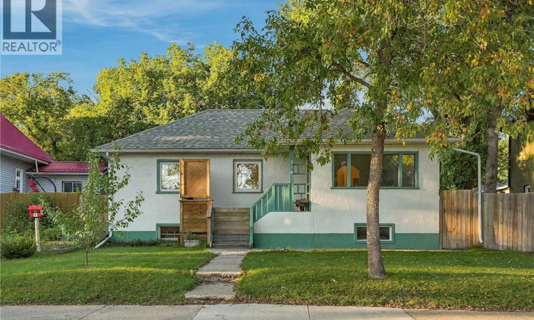 216 25th Street W