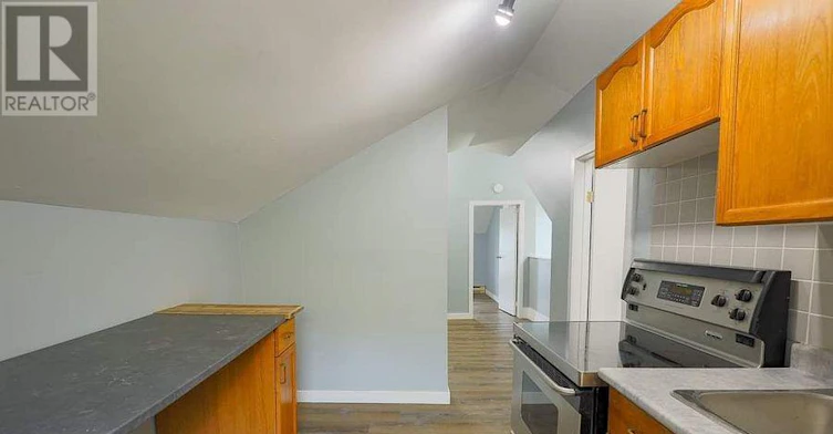 UPPER-211 Clarence Street, London, ON, N6B 2J9 - 10