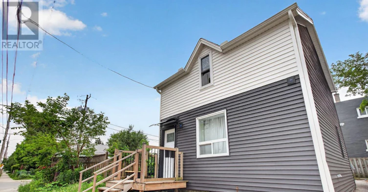 UPPER-211 Clarence Street, London, ON, N6B 2J9