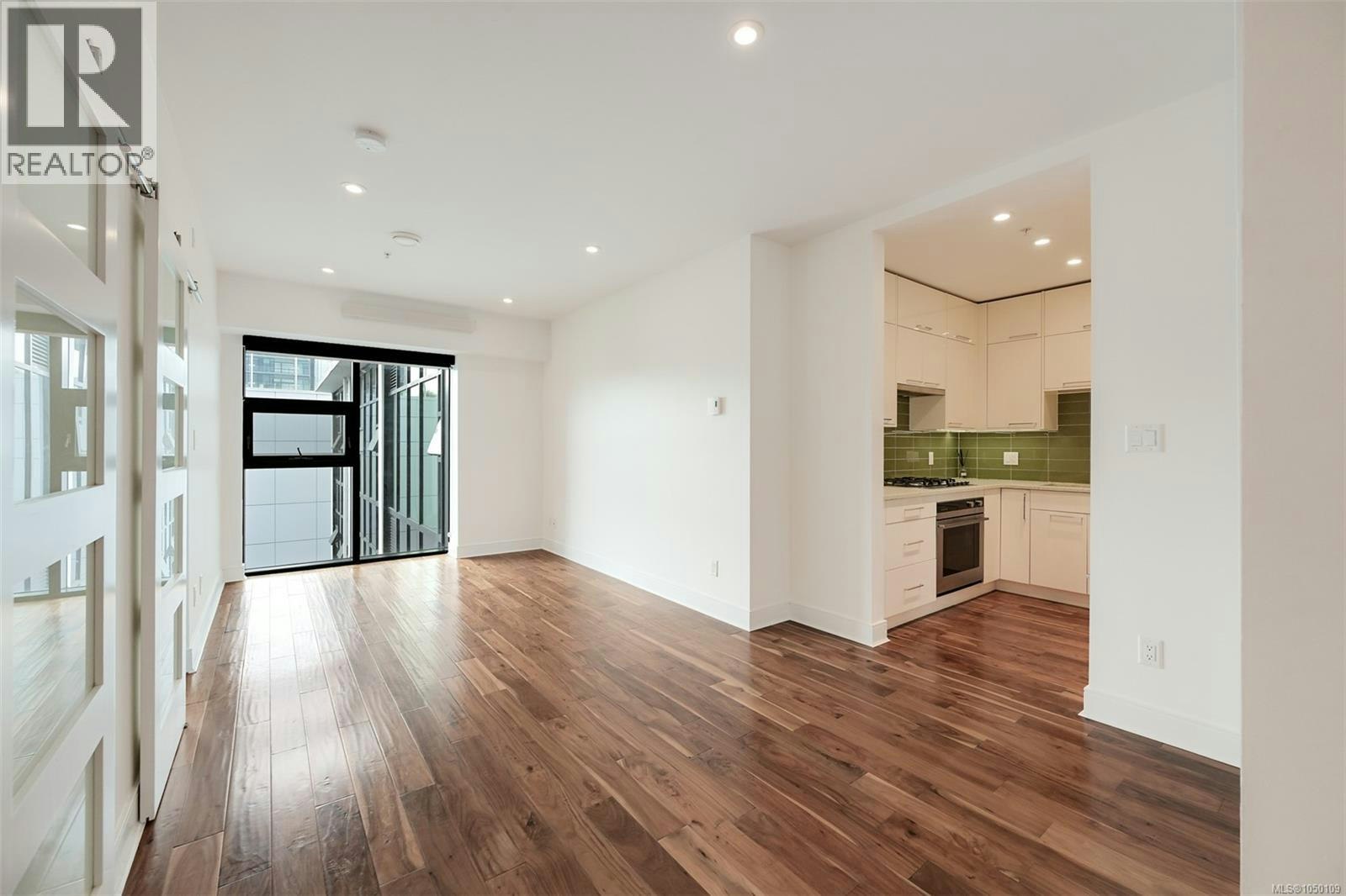 N414-1105 Pandora Avenue - 5