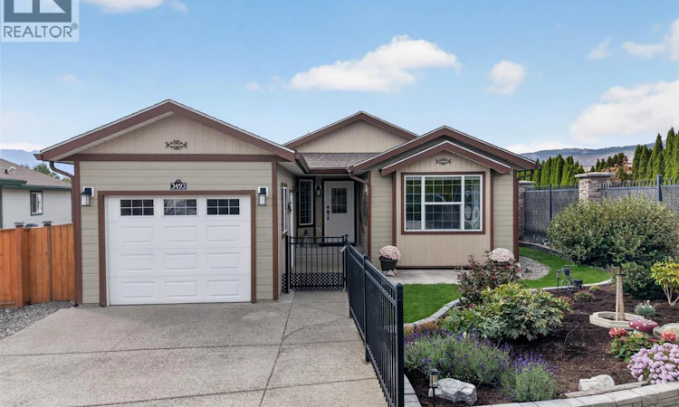 3493 Oak Crescent