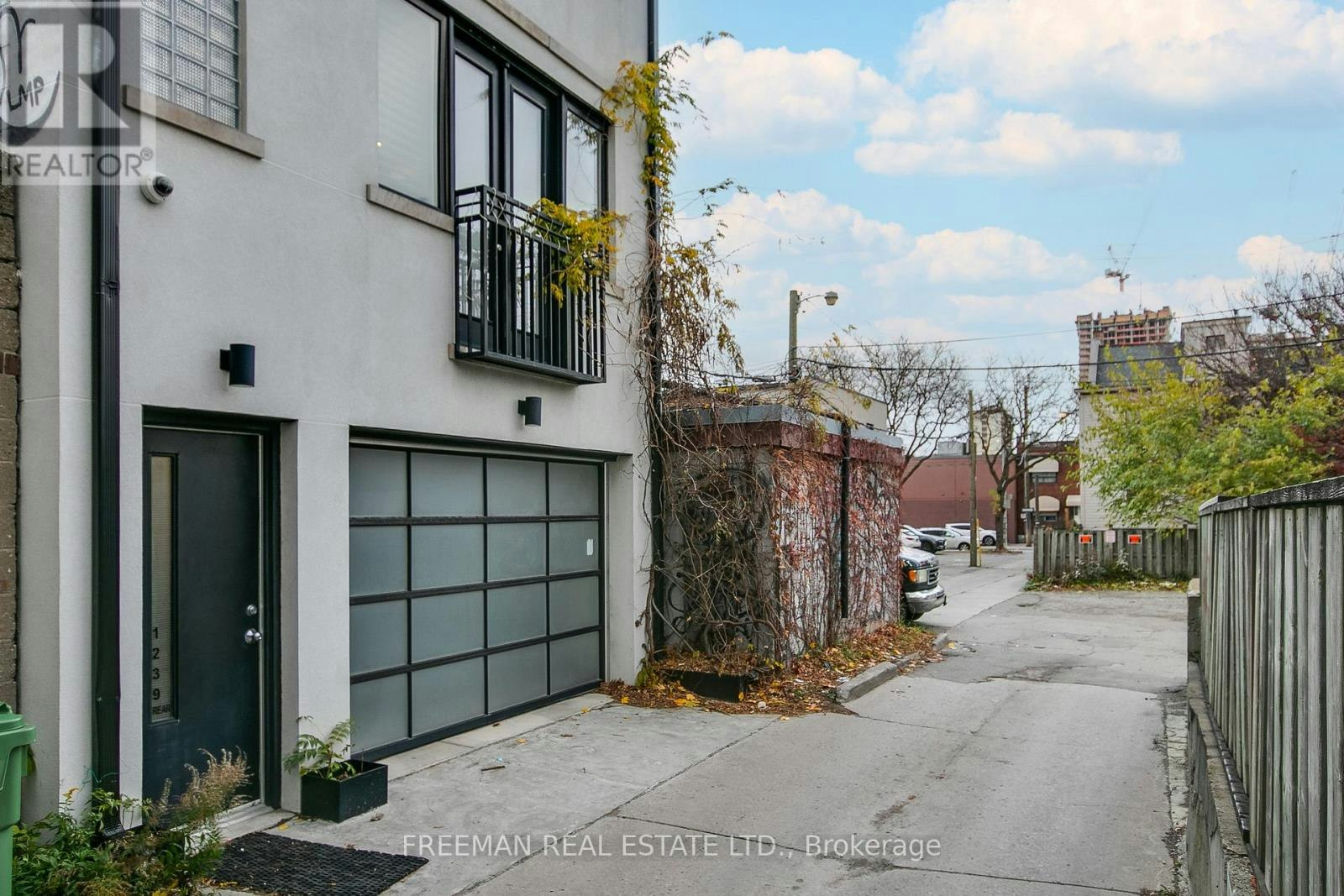 LANEWAY-1239 Bloor Street W, Toronto, ON, M6H 1N6 - 2