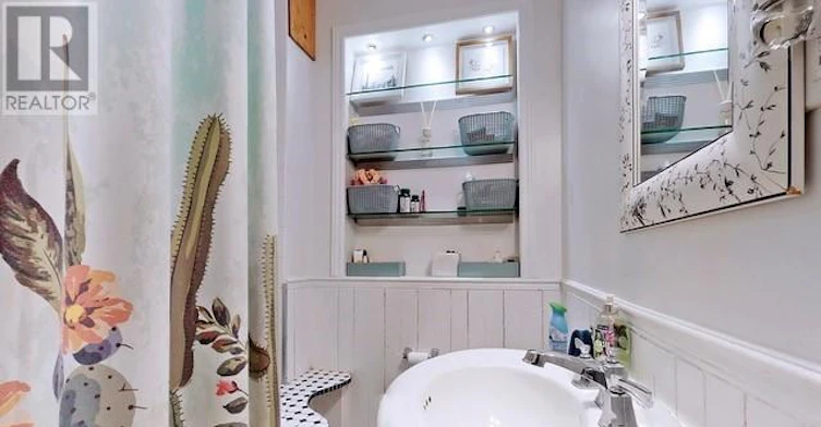81 Tiverton Avenue, Toronto, ON, M4M 2M1 - 26