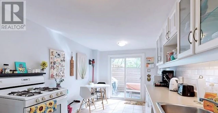 81 Tiverton Avenue, Toronto, ON, M4M 2M1 - 17