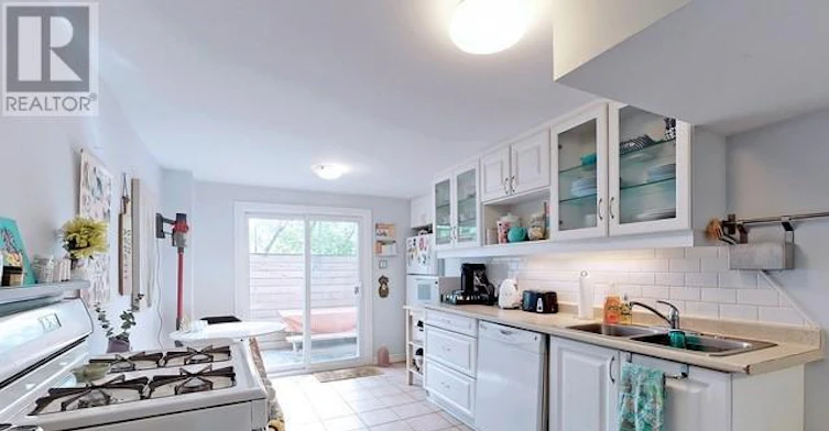 81 Tiverton Avenue, Toronto, ON, M4M 2M1 - 16