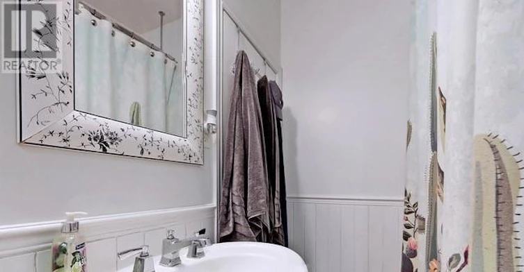 81 Tiverton Avenue, Toronto, ON, M4M 2M1 - 27