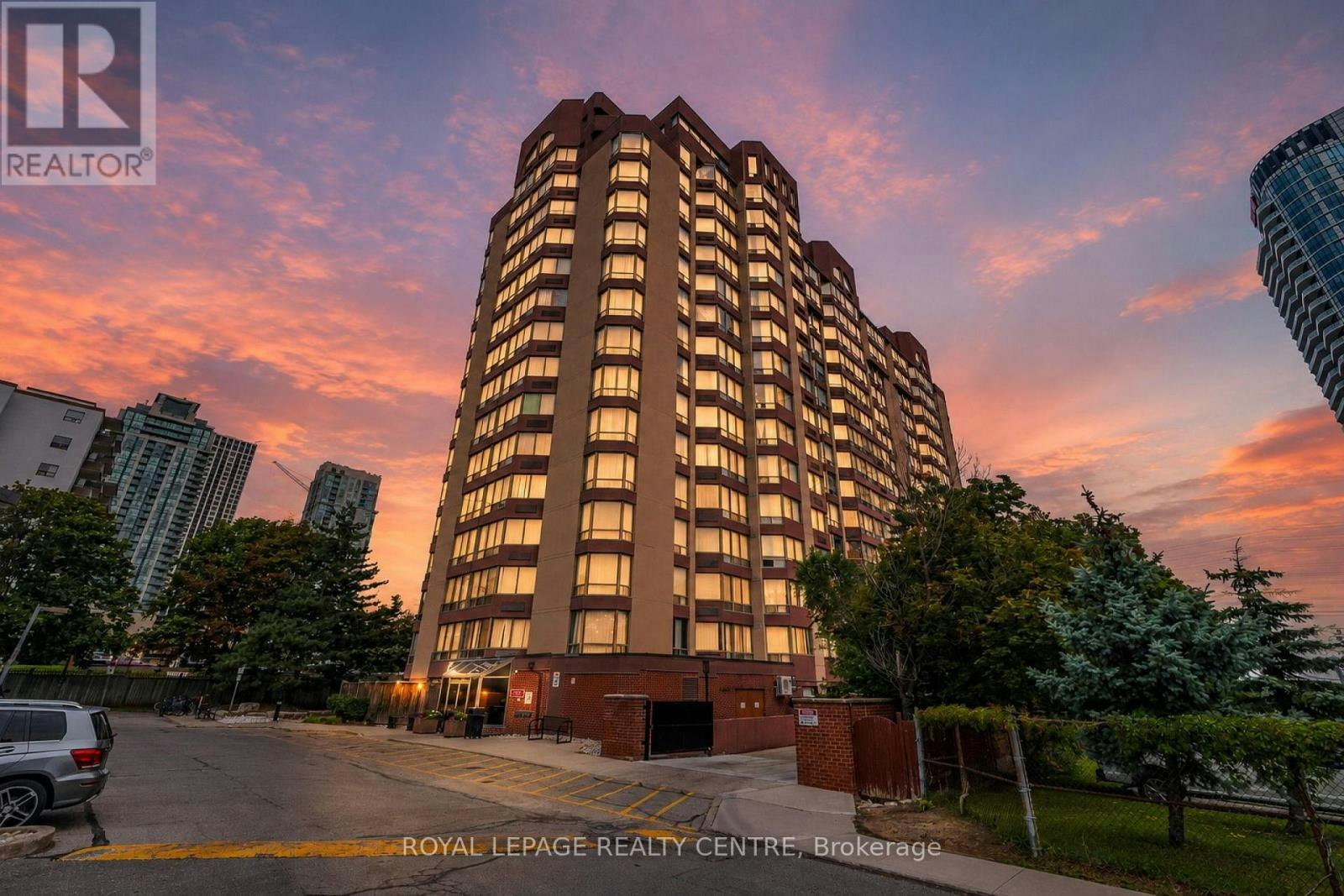 807-25 Fairview Road W, Mississauga, ON, L5B 3Y8 - 2
