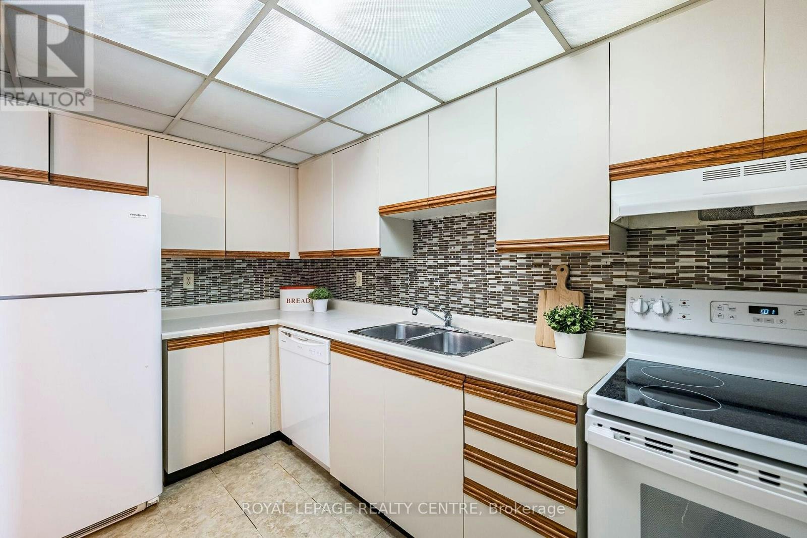 807-25 Fairview Road W, Mississauga, ON, L5B 3Y8 - 17