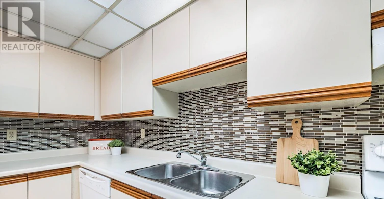 807-25 Fairview Road W, Mississauga, ON, L5B 3Y8 - 22