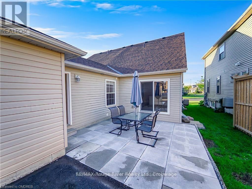 814 Broadway Boulevard, Peterborough, ON, L3C 5M8 - 2