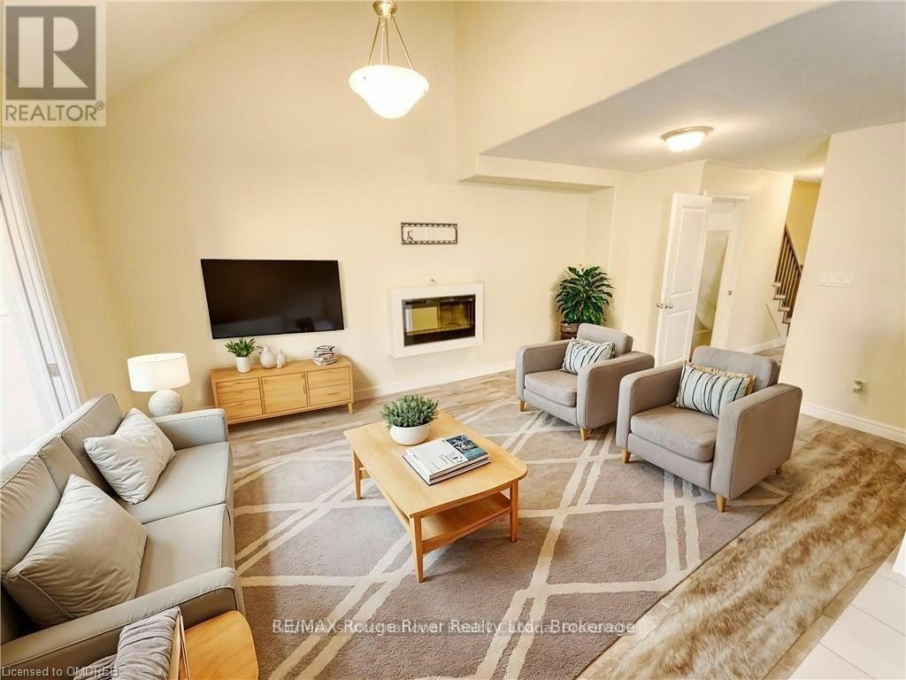 814 Broadway Boulevard, Peterborough, ON, L3C 5M8 - 4