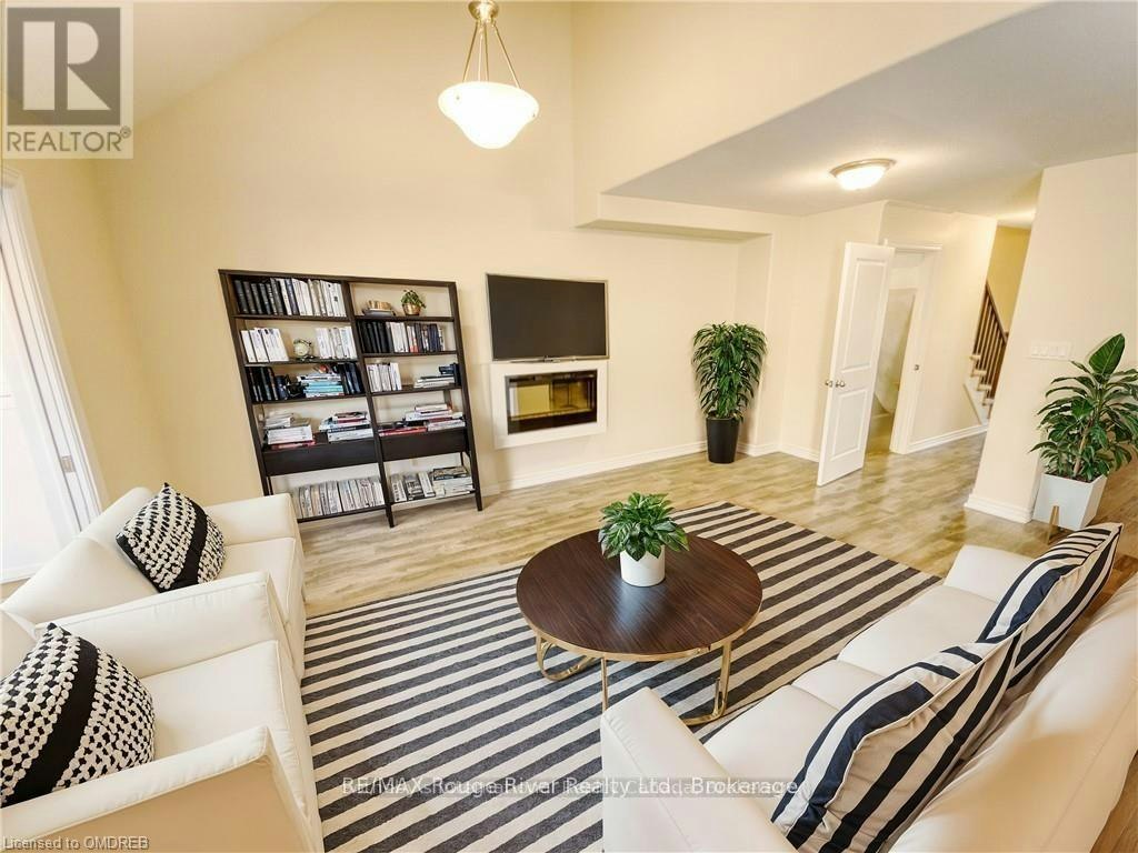814 Broadway Boulevard, Peterborough, ON, L3C 5M8 - 5