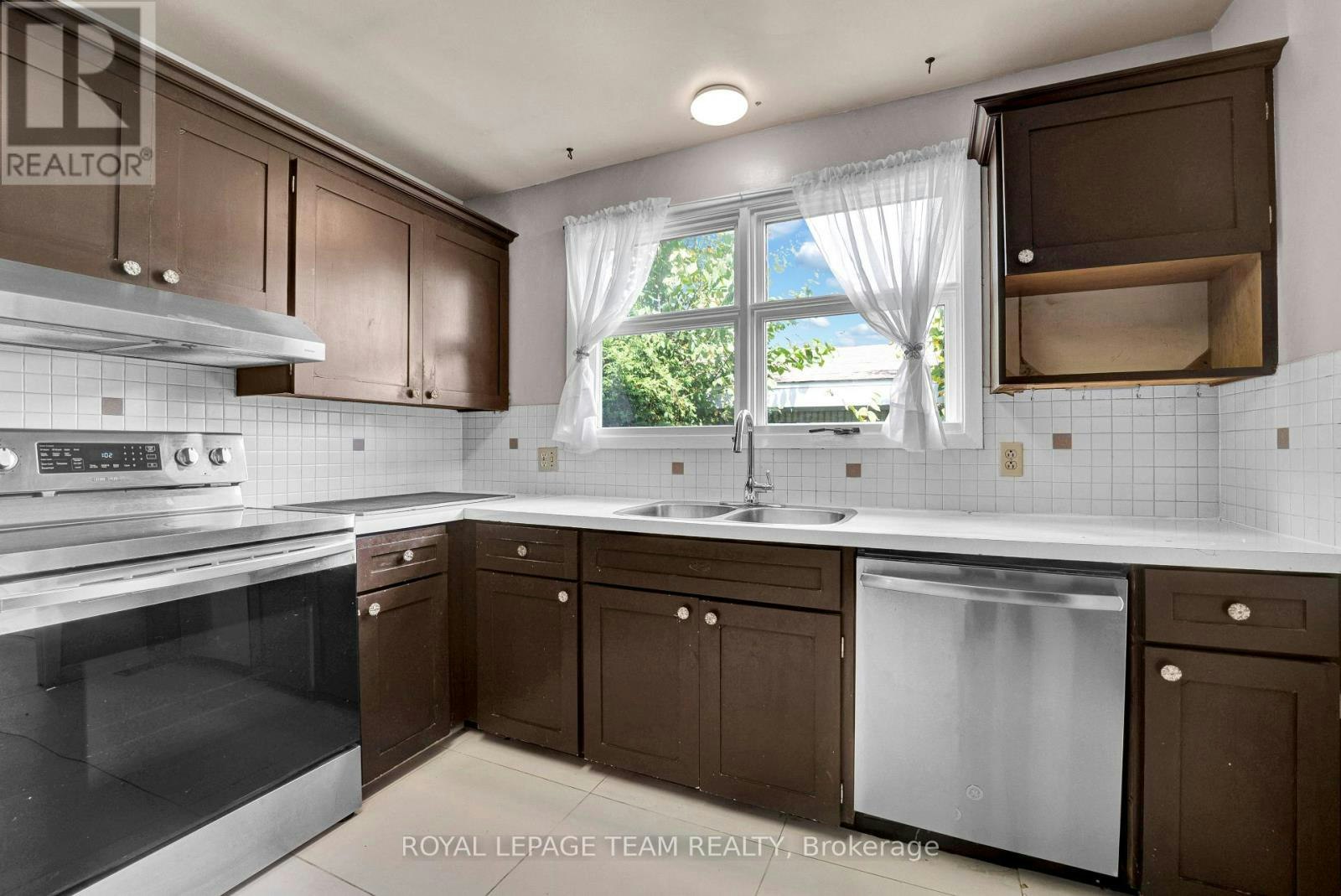 101 Country Lane W, Ottawa, ON, K2L 1J4 - 11