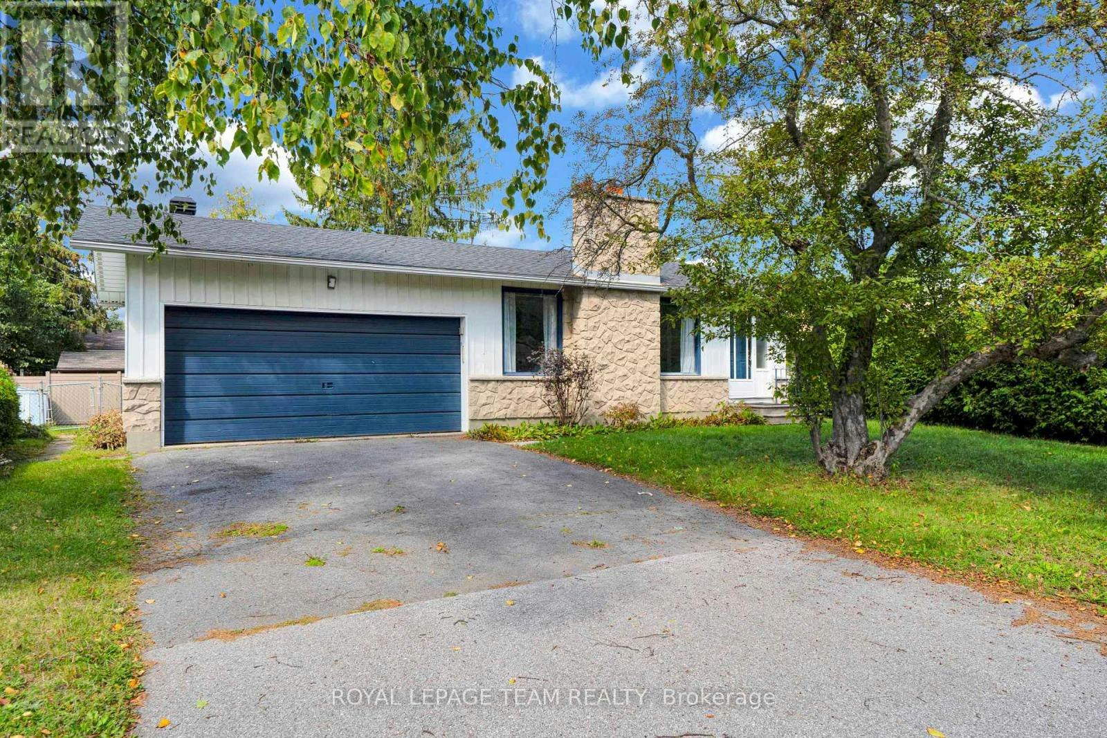 101 Country Lane W, Ottawa, ON, K2L 1J4
