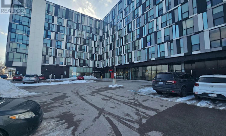 523-1900 Simcoe Street N