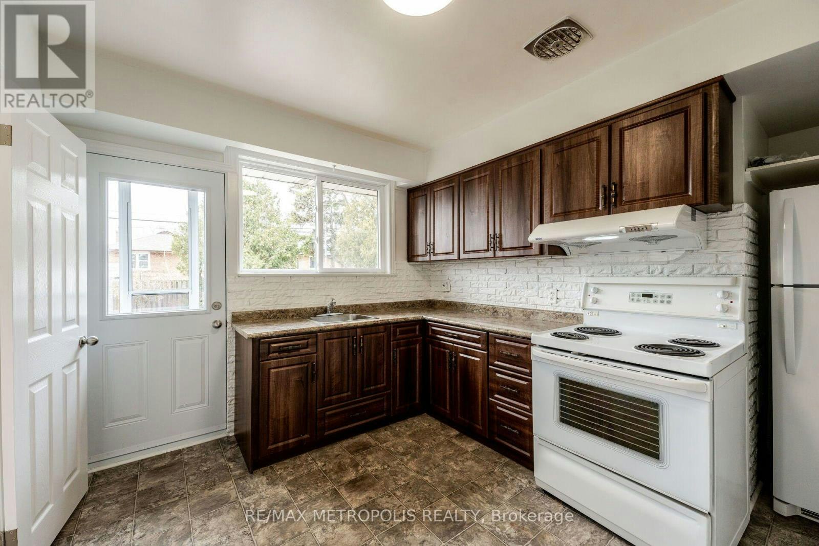 20 Perivale Crescent, Toronto, ON, M1J 2C1 - 21