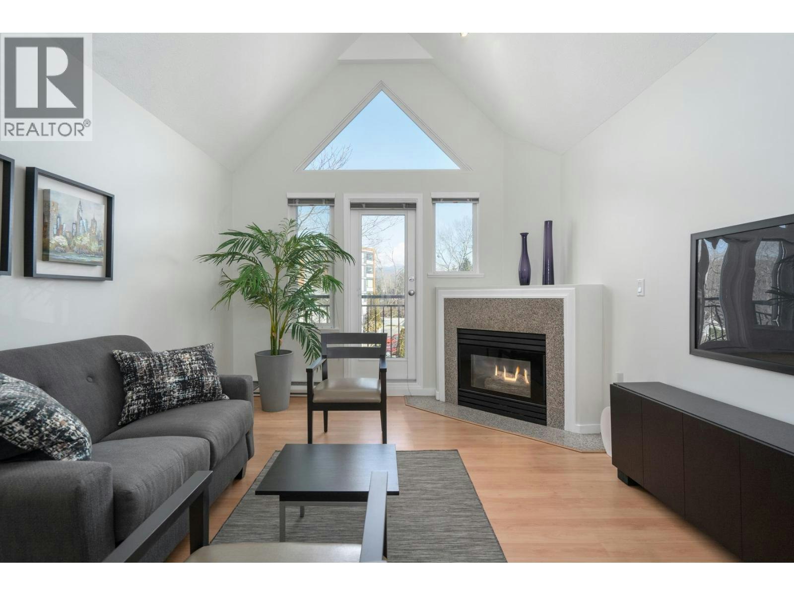 301-1928 E 11th Avenue, Vancouver, BC, V5N 1Z2