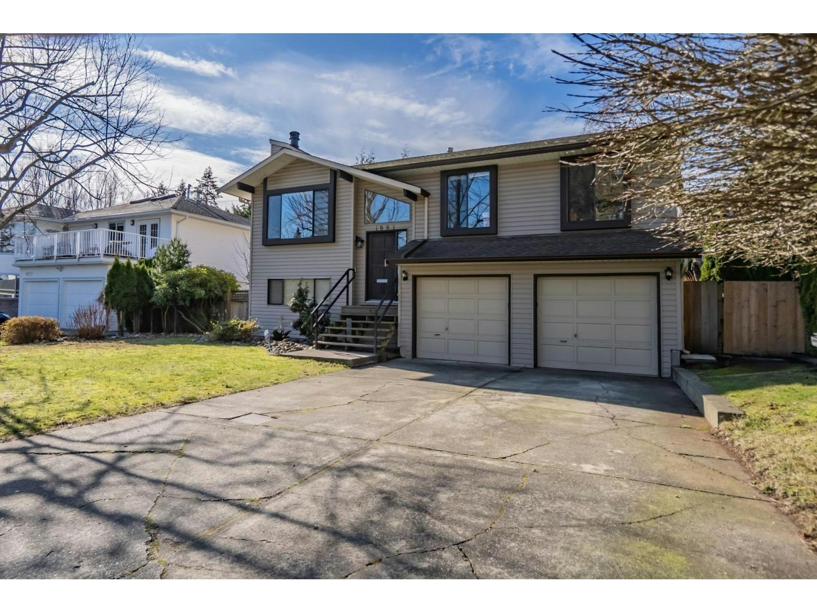 1981 158a Street - 3