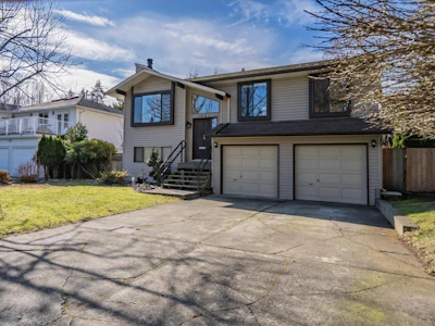 1981 158a Street - 3