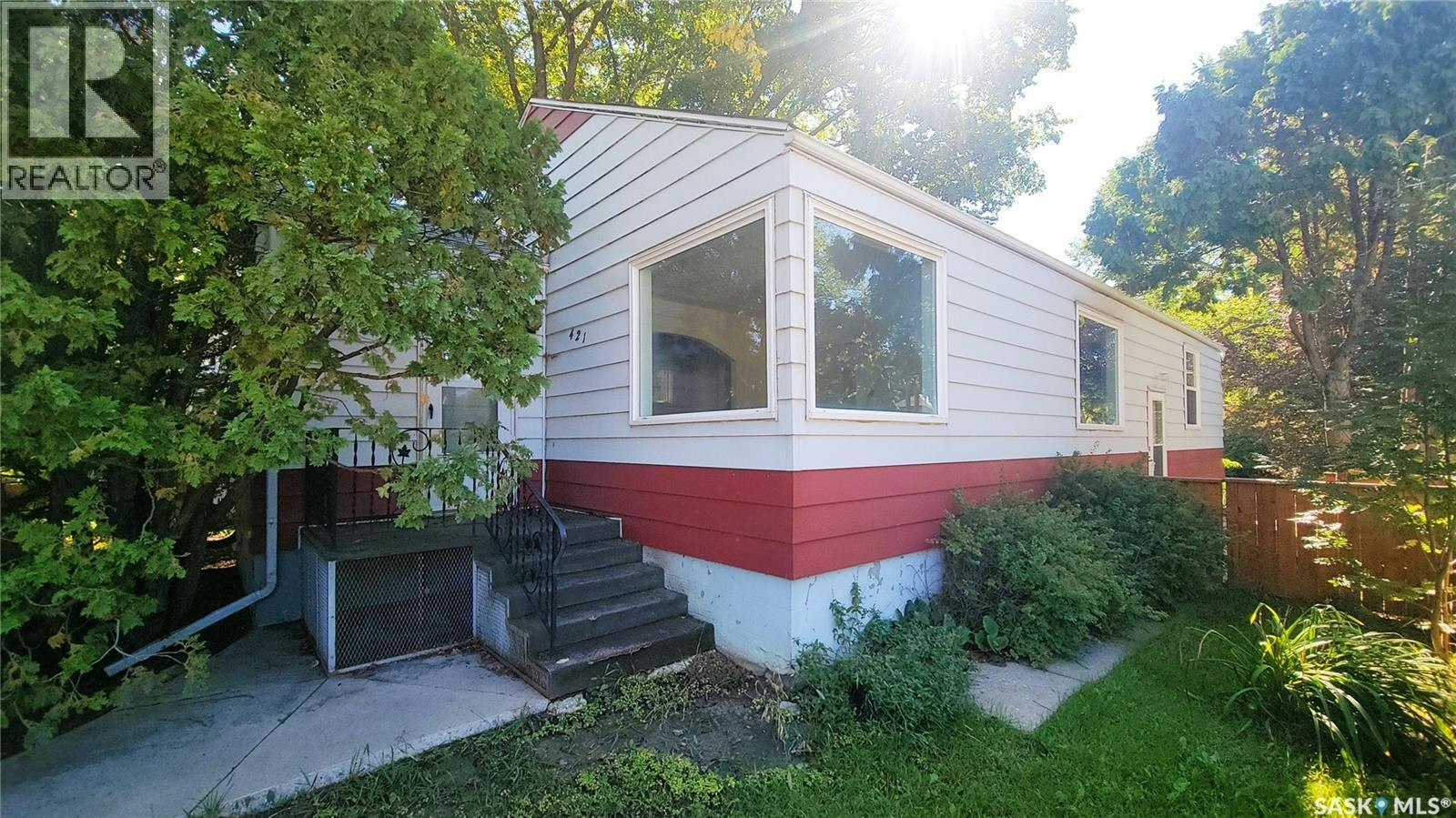 421 29th Street W, Saskatoon, SK, S7L 0M3