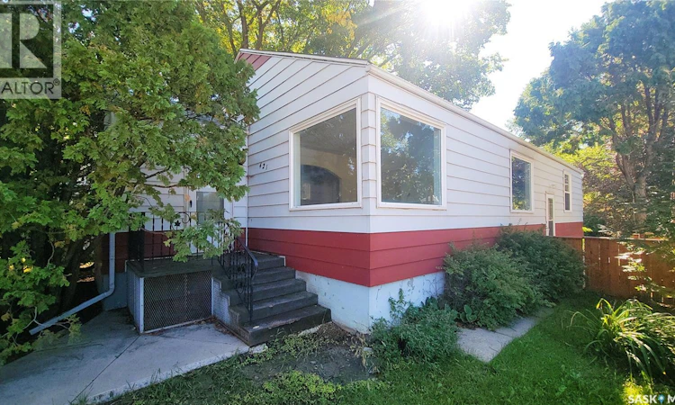 421 29th Street W