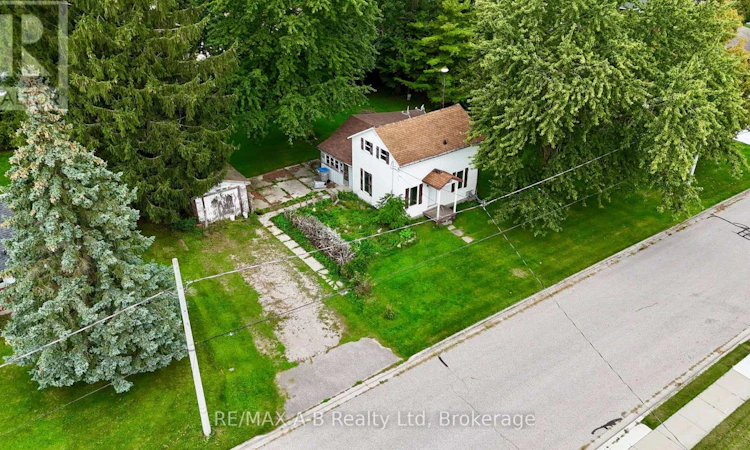 86 Salina Street N