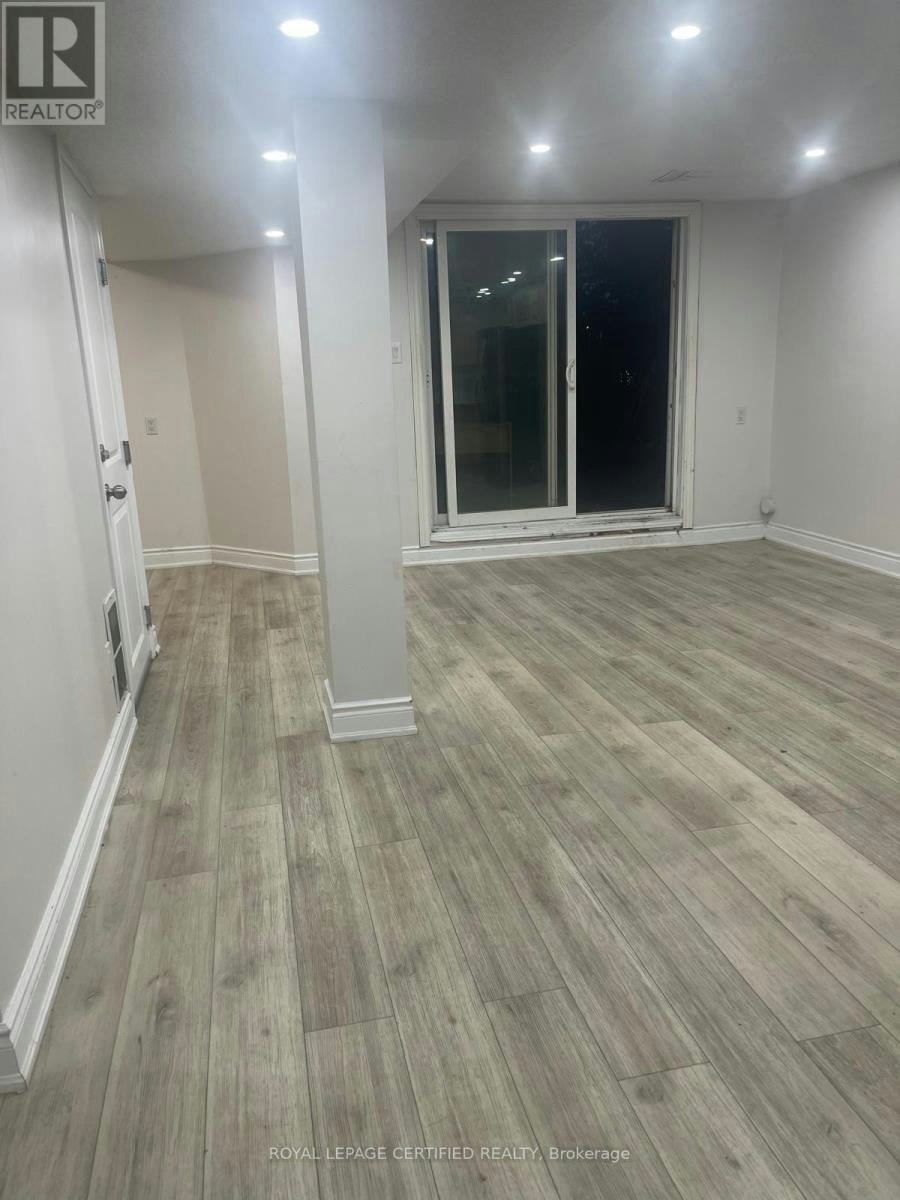 BSMT-211 Macedonia Crescent, Mississauga, ON, L5B 3R8 - 3